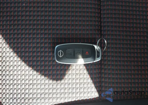 2025 Nissan Kicks Sr Intelligent Awd z USA, uszkodzony, nr VIN 3N8AP6DB2SL314287